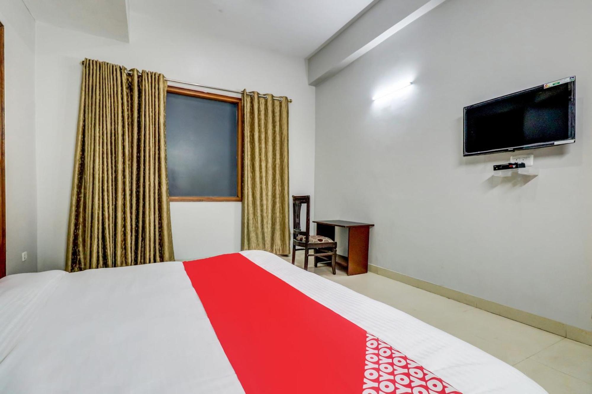 Hotel O Tokyo Chinhat Buitenkant foto